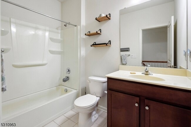 Building Photo - 503 Waterview Ct