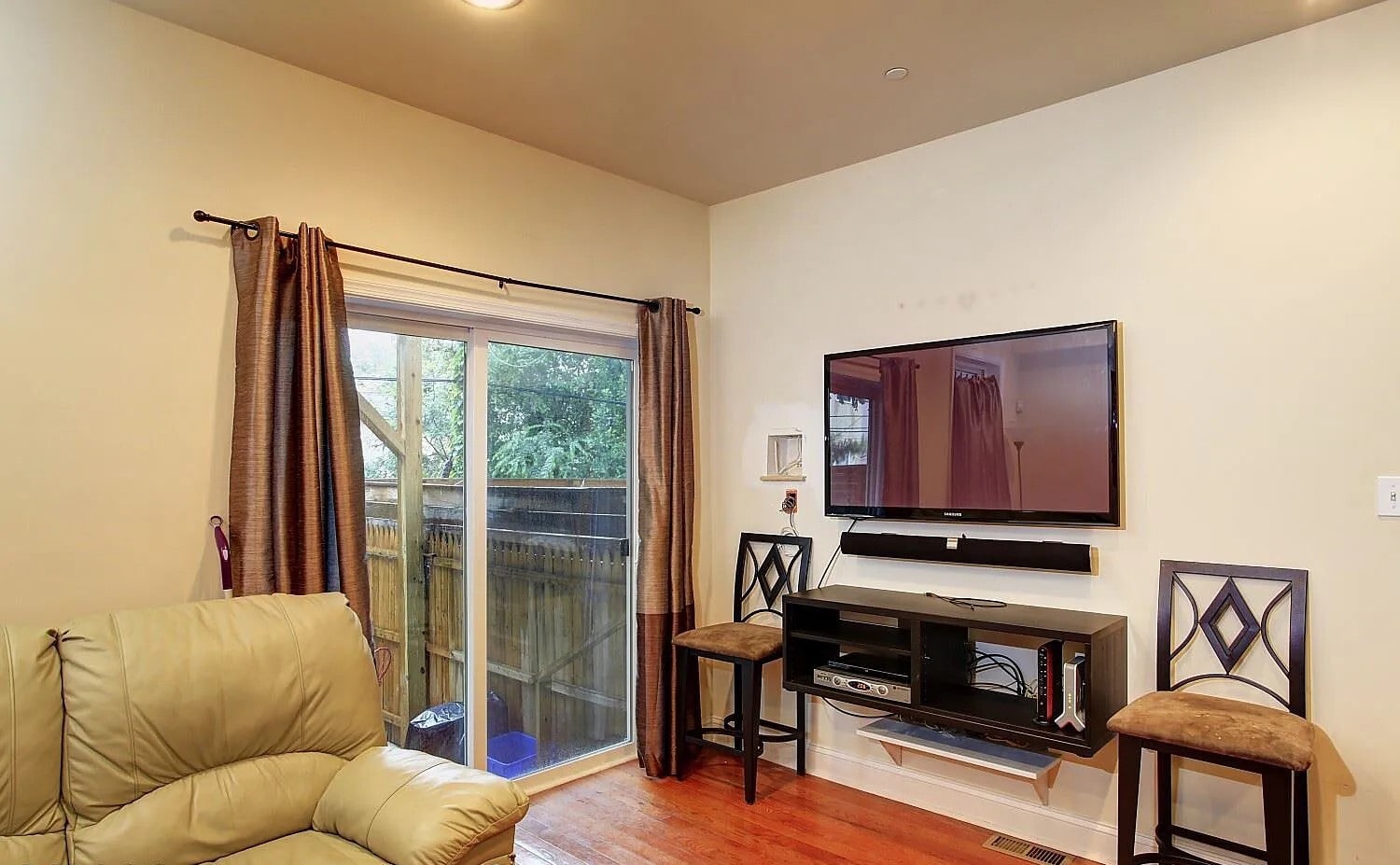 Dinner Room - 1708 Fontain St