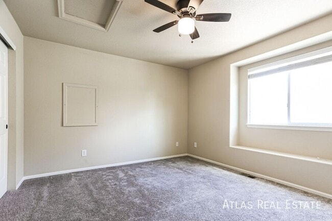 Building Photo - 11060 River Oaks Ln