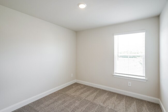 Bedroom/Office - 221 River Rock Dr