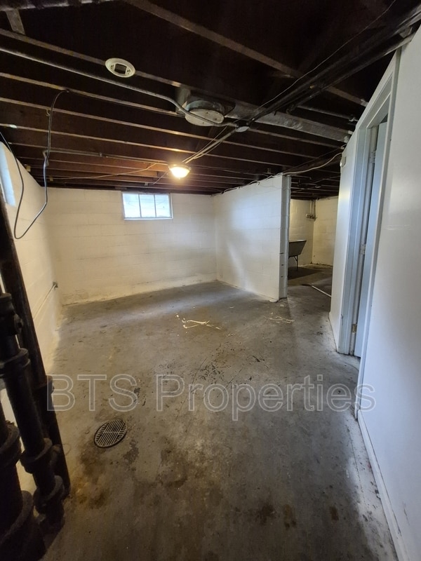 Building Photo - 3616 NE Monroe St