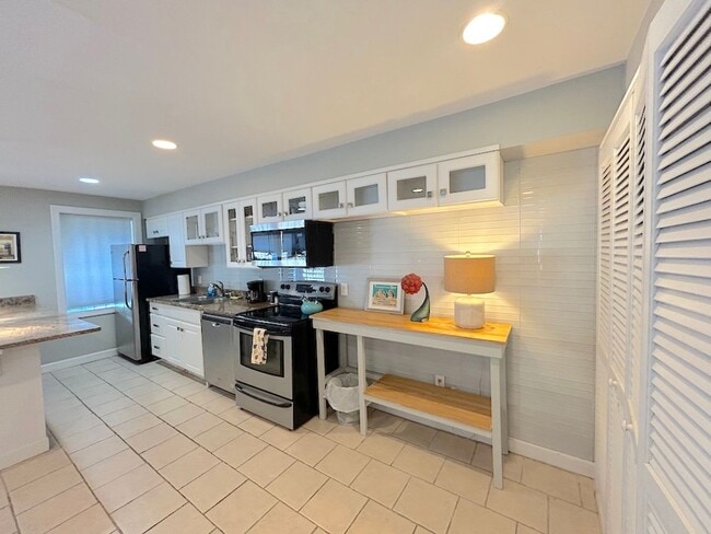Building Photo - 2 BED | 1 BATH | VICTORIAN DISTRICT