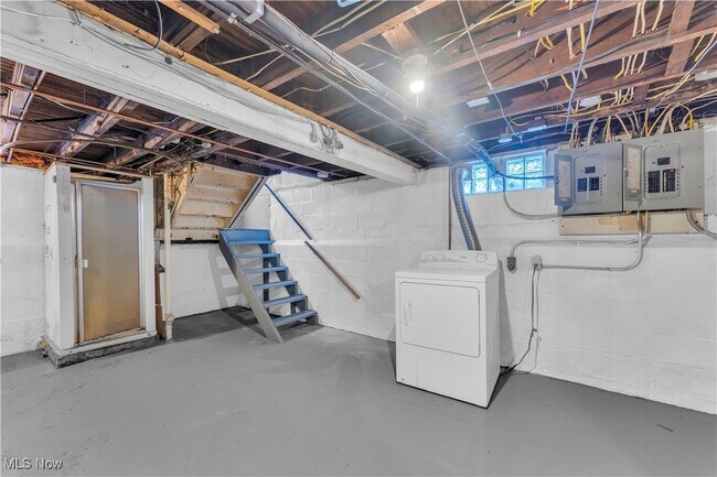 Building Photo - 10403 Russell Ave