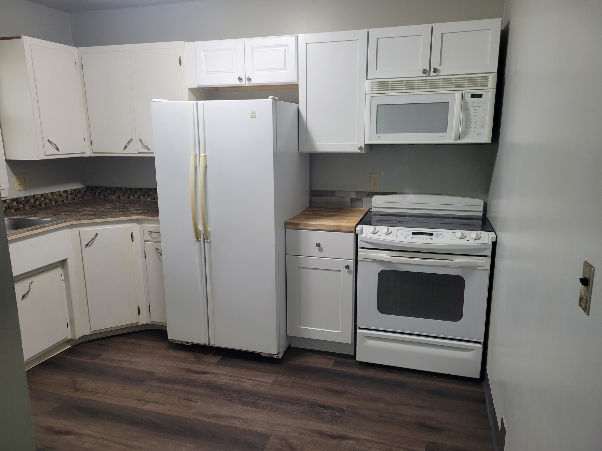 Kitchen - 5050 Dudley St