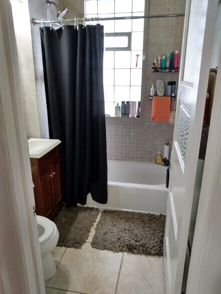 Building Photo - 2948 N Newhall St