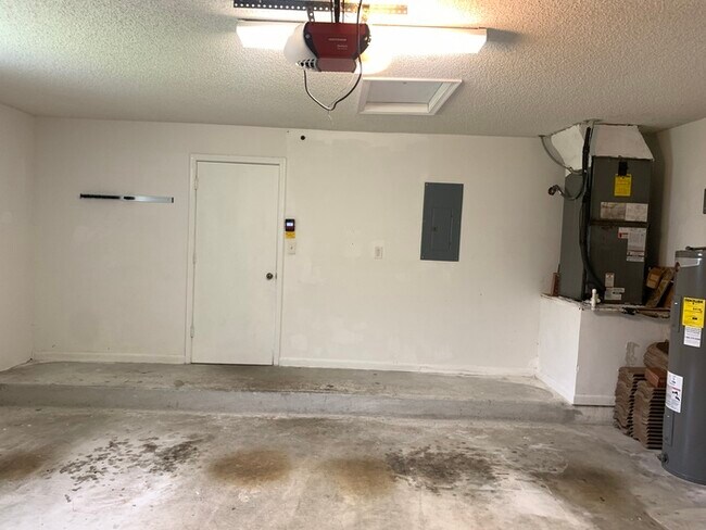 Building Photo - 9840 NW 28th Ct