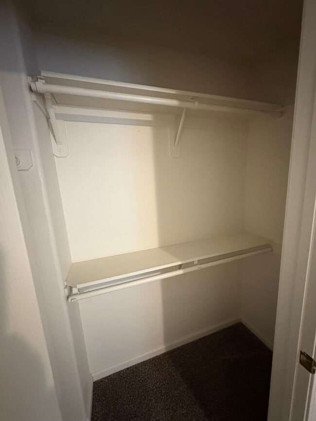 Building Photo - Spectacular home available now in a great neighborhood!