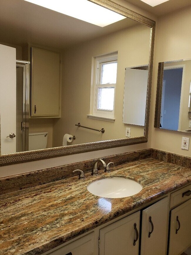 Building Photo - Westminster - Lovely 4 Bedroom 2.5 Bath House for Lease