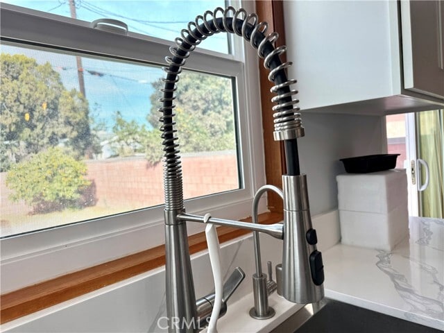 Building Photo - 115 W Valencia Ave