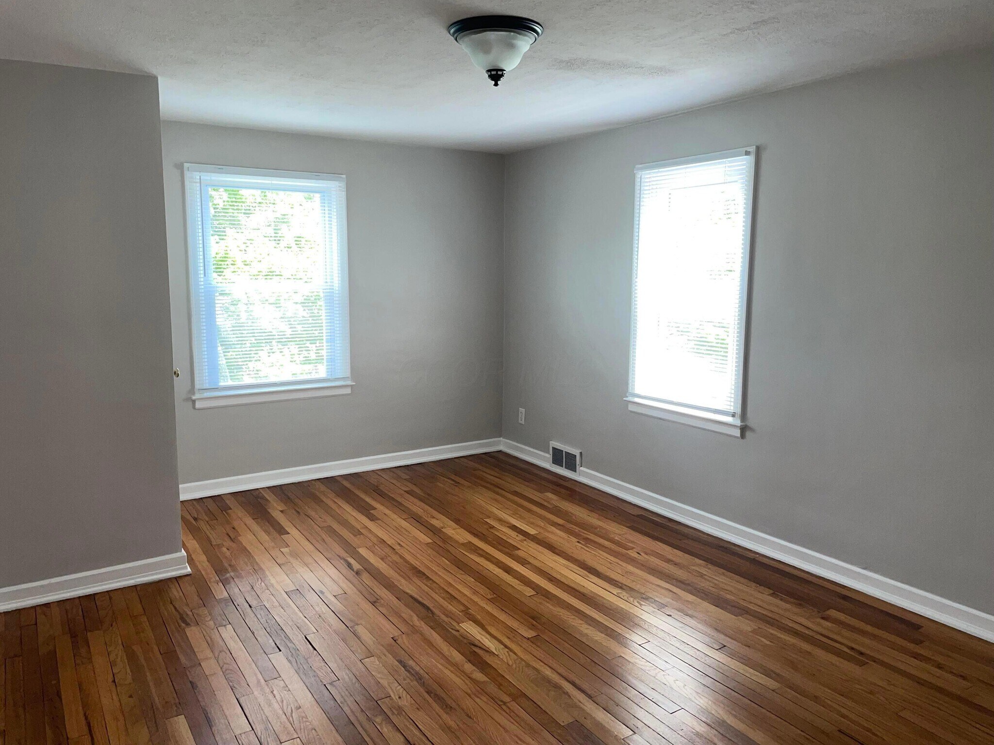 Building Photo - 341 S Roys Ave