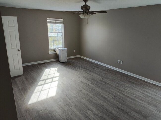 Building Photo - Beautifully maintained 4-bedroom, 2.5-bath over 2,200 sqft with a 2 car garage!