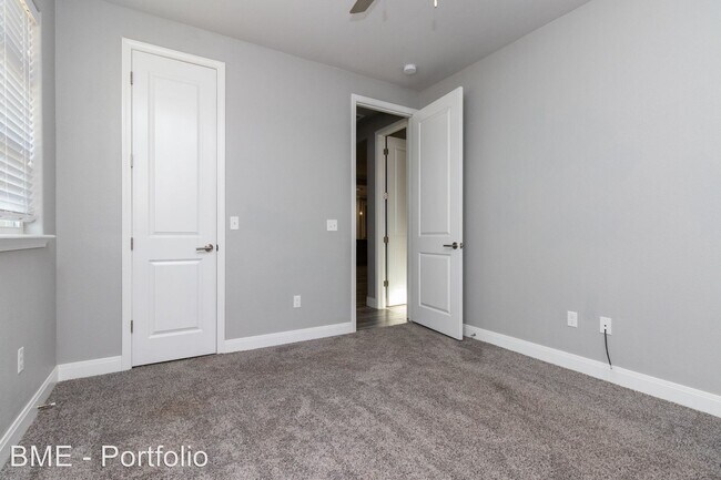 Building Photo - 4 br, 3 bath House - 9405 Kori