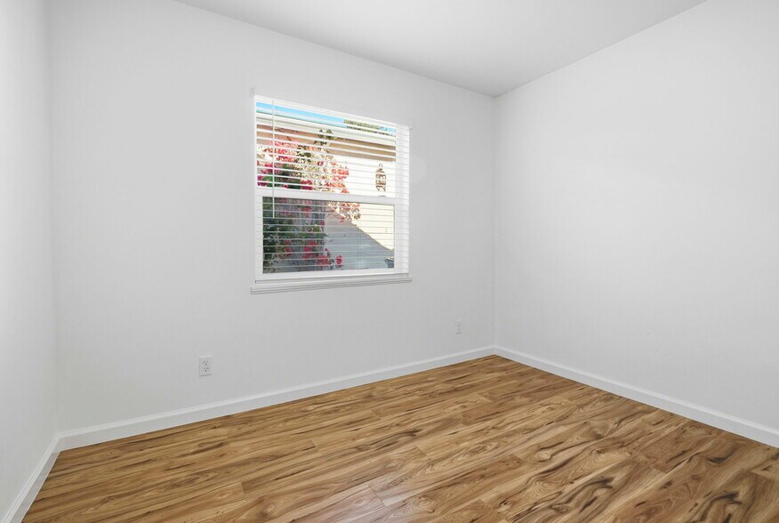 Building Photo - 114 Park Ave