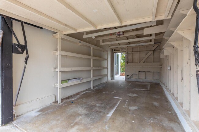 Building Photo - 4810 Iroquois Ave