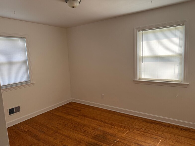 Building Photo - 1632 Stafford Ave