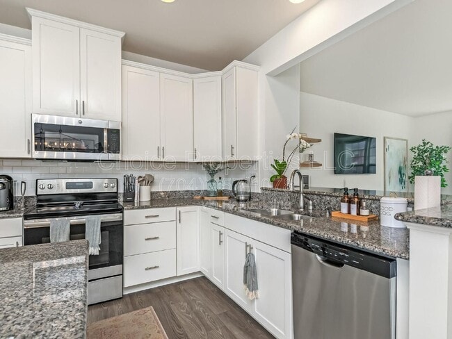 Building Photo - 4027 Zilker Park Dr