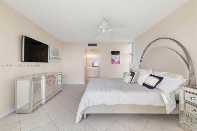 Building Photo - 3375 N Country Club Dr