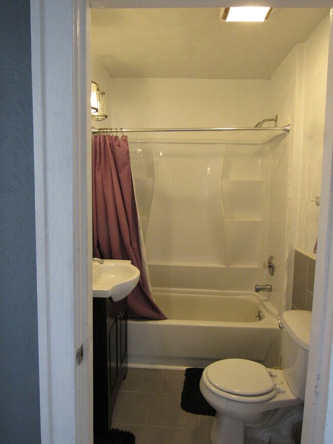 Building Photo - 5004 Euclid Ave