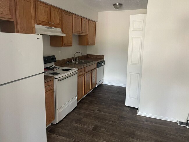 Building Photo - Modern 2-Bed, 1-Bath Oasis with Central Ai...