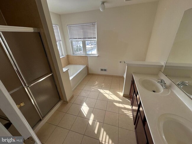 Building Photo - 133 Sugarbush Dr