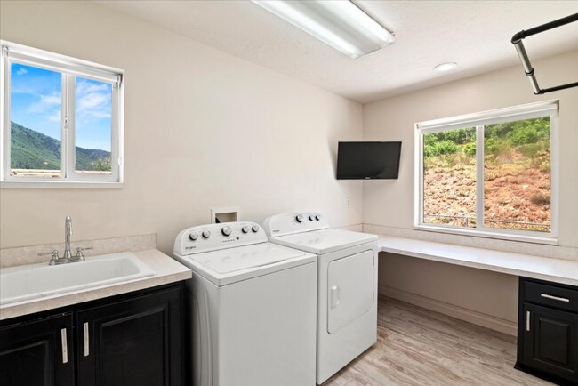 Building Photo - 1676 S Mountain Vw Cir