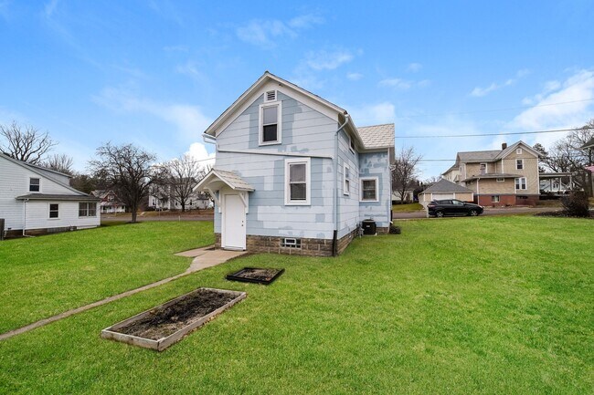Building Photo - 306 Eldridge St
