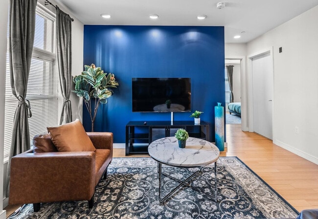 Building Photo - 601 Albany St