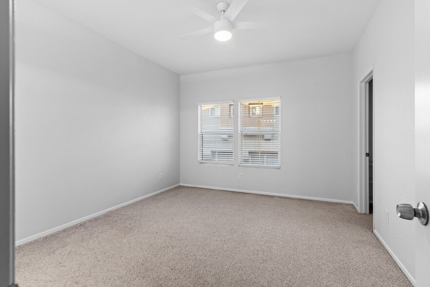 Building Photo - 1050 S Volterra Way