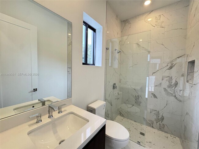 Building Photo - 19749 NE 16th Pl