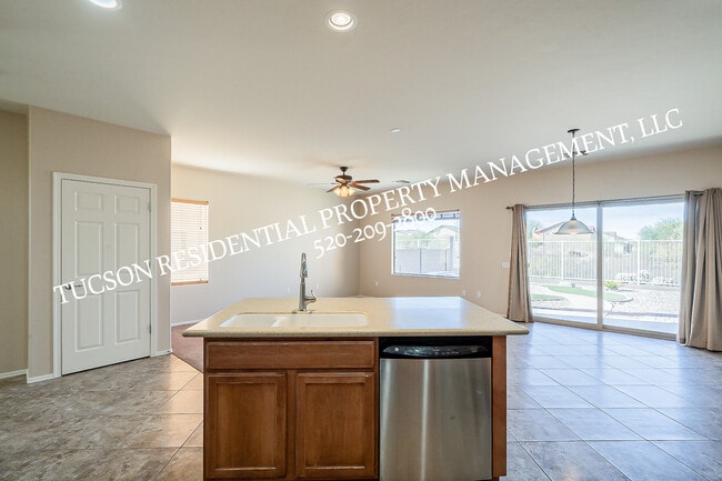 Building Photo - 6012 S Meadow Breeze Dr