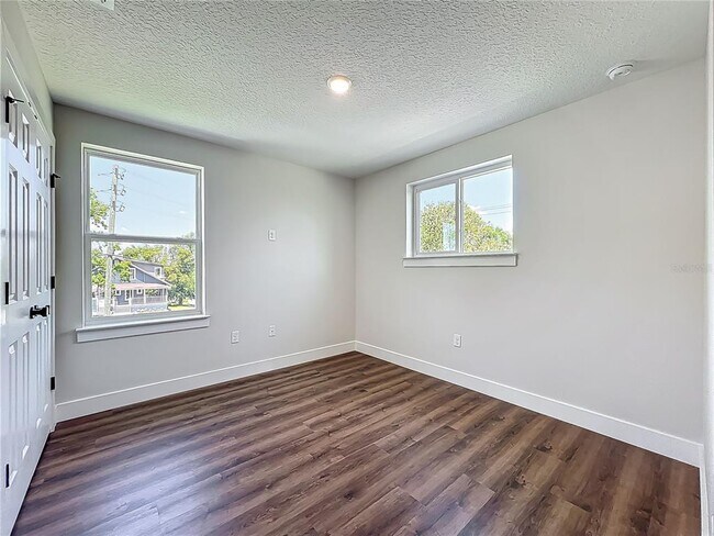 Building Photo - 591 W Osceola St