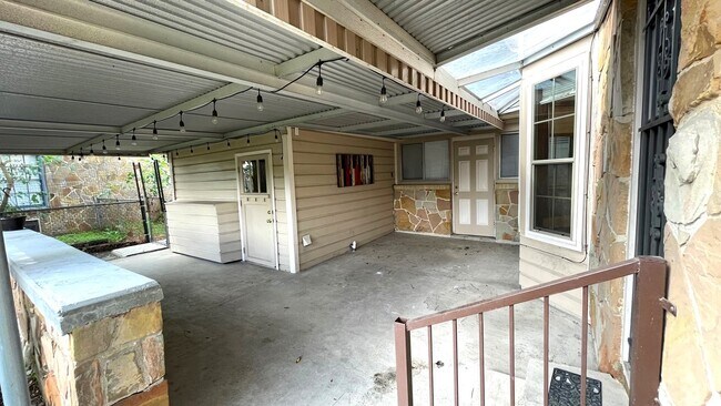 Building Photo - 316 Kelley St