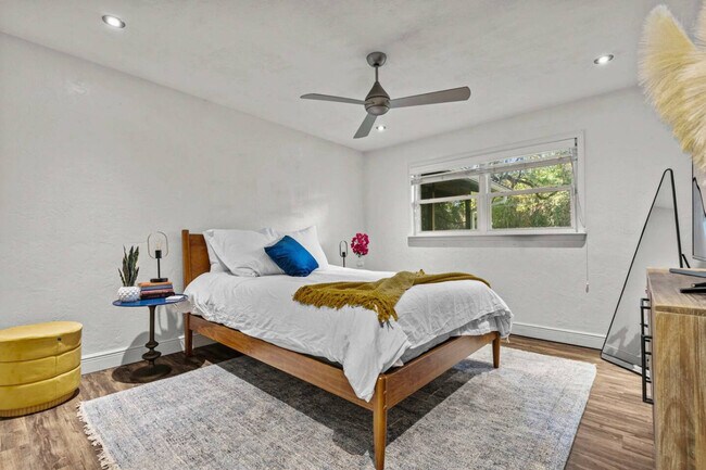 Building Photo - 2821 NW 4th Ln