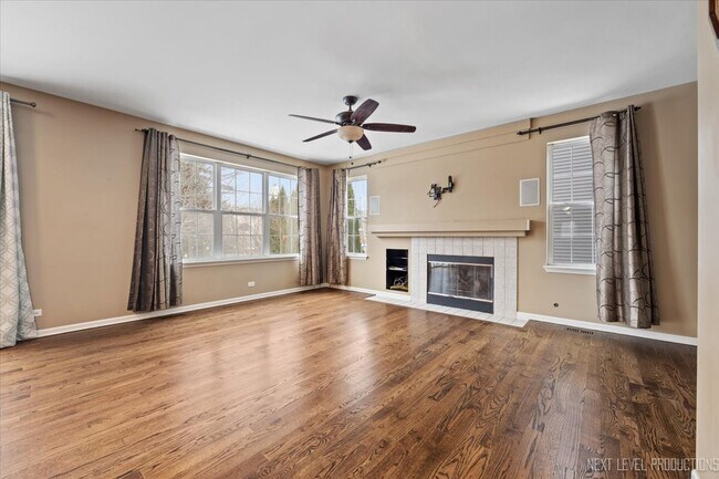 Building Photo - 706 Versailles Pkwy