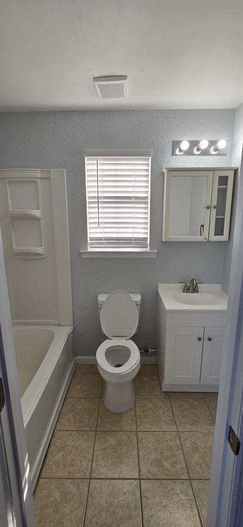 Building Photo - FOR RENT