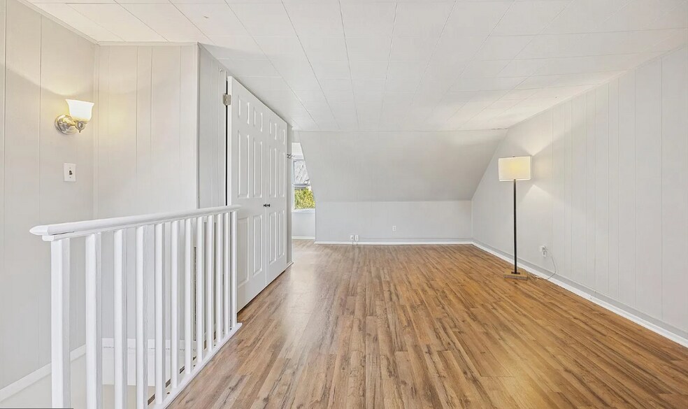 Building Photo - 108 Maple St