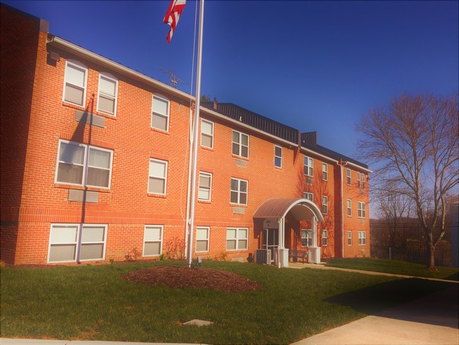 Primary Photo - Bedford House Senior (62+)/and/or disabled