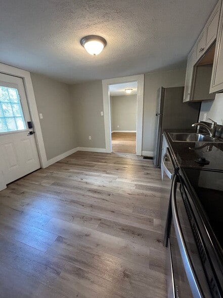 Building Photo - 822 Tippecanoe St