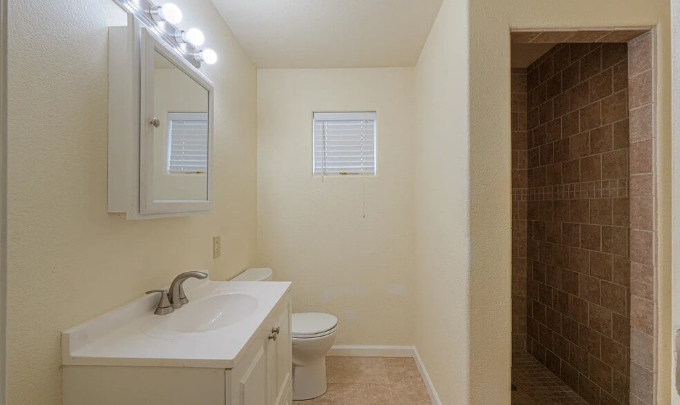 Building Photo - 302 N Morrison Ave