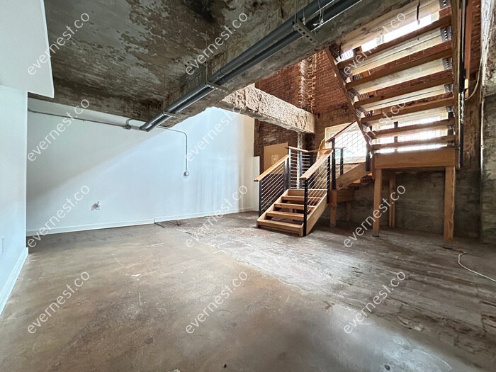 Building Photo - 244 Peters St SW