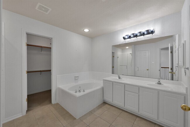 Building Photo - 115 E Greenhill Terrace Pl