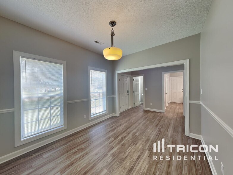 Building Photo - 2829 Rosemeade Dr