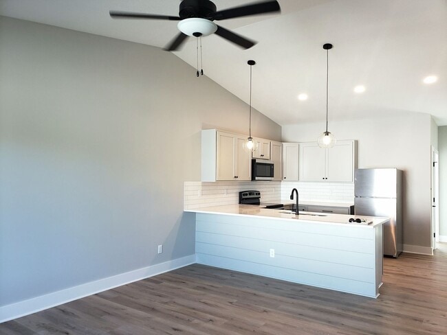 Building Photo - Beautiful  3 bed / 2 bath duplex
