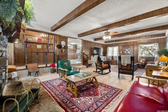 Building Photo - 118 Buffalo Springs Crossing