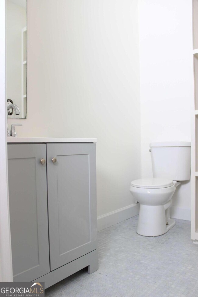 Building Photo - 1124 Center St NW