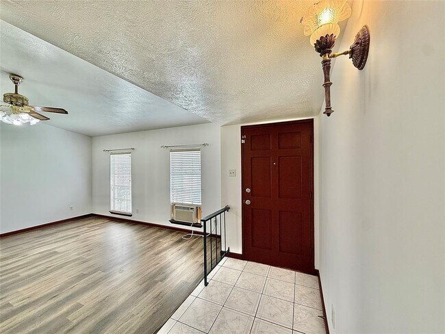 Building Photo - 7111 El Sereno Dr