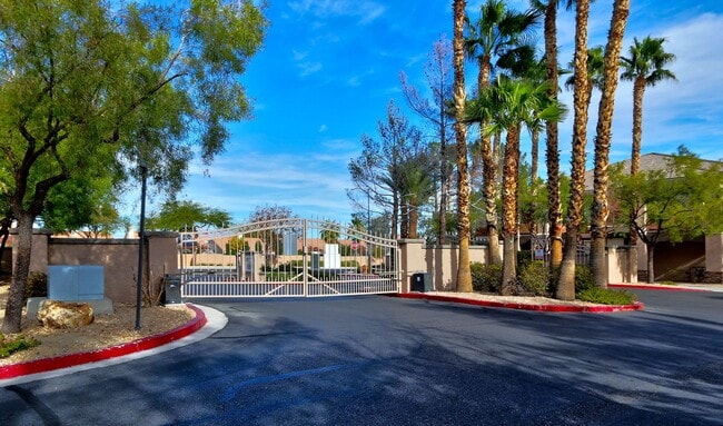 Building Photo - FANTASTIC HIGHLY UPGRADED UNIT FACING THE PARK AND POOL.