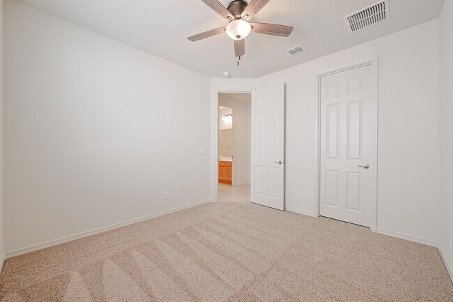 Building Photo - Beautiful 4 Bedroom Home in Aloravita Community