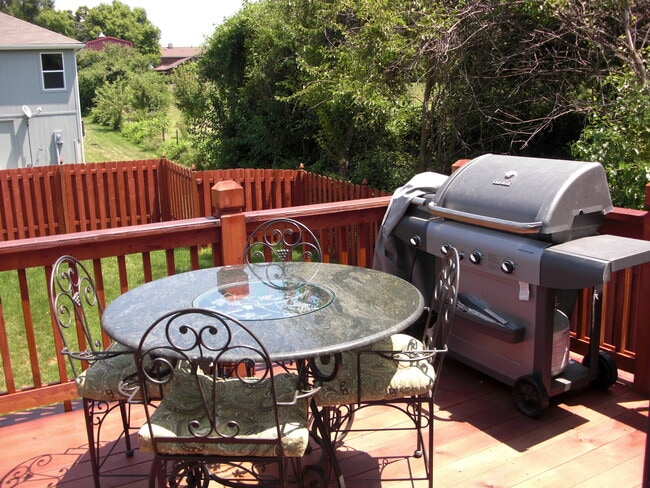 Building Photo - 4809 Broadway Terrace