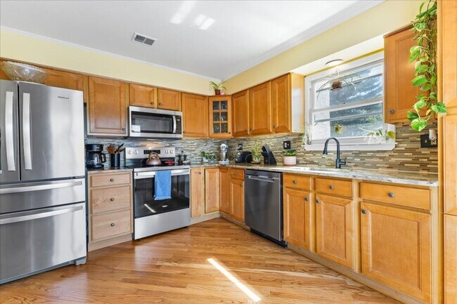 Building Photo - Beautiful Detached Home in Prime Salisbury...
